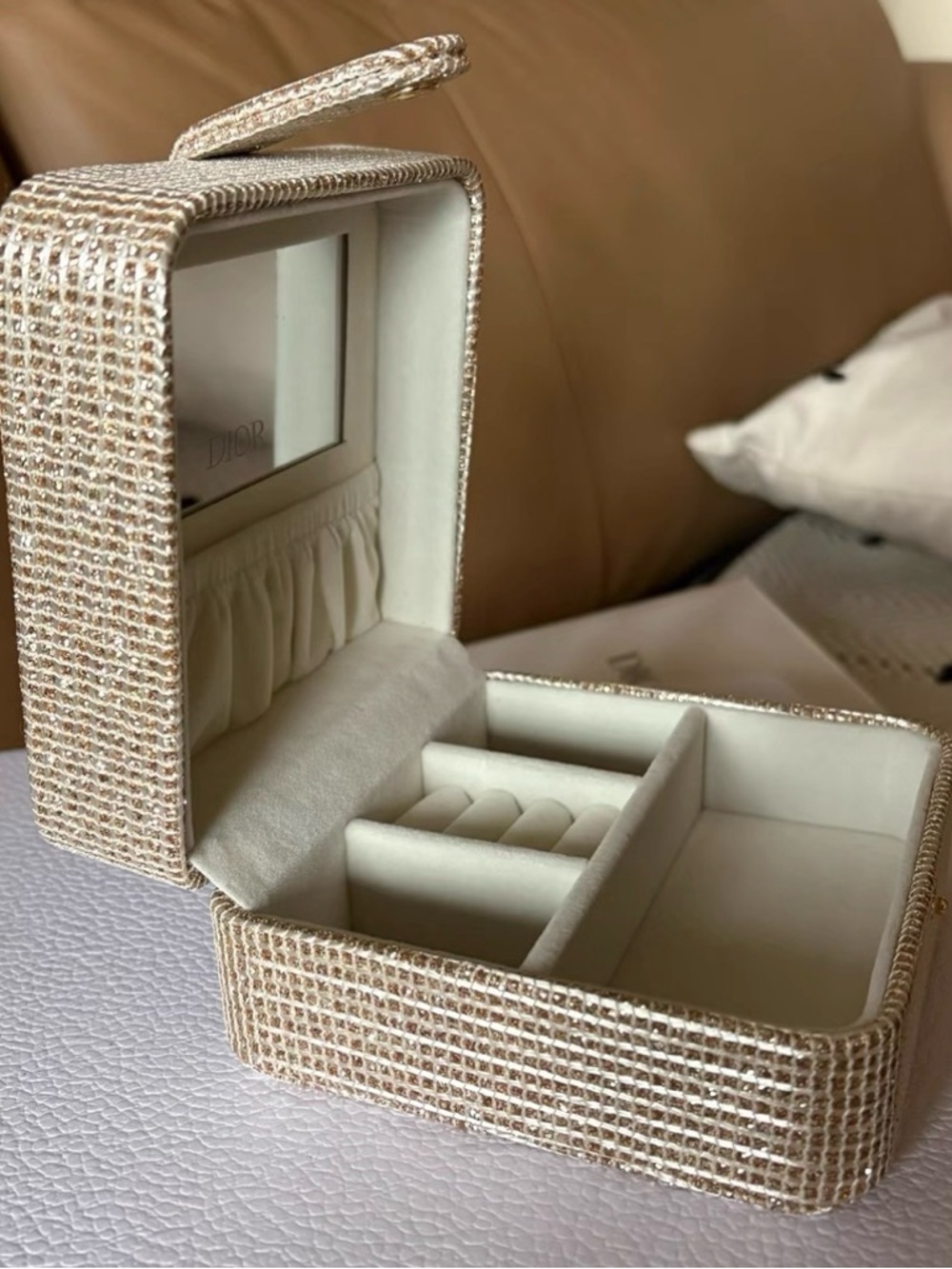Dior Beauty Holiday Gold Jewelry Case - Picture 2 of 7